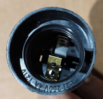 Патрон пластиковый Volsten V03-PA-B-E27 (времянка) под лампу E27, чёрный, 220В, 4А