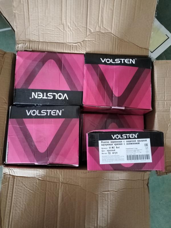 Розетка Volsten S1-MZ Red перенос. каучук. с защит. крышкой 1 местн. красн. с/з IP44 