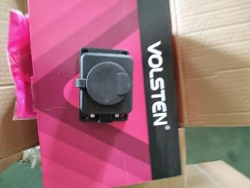 Колодка Volsten S1-M1Z Black штепс. с защит. крышкой каучук. 1 местн. чёрн. с/з IP44  