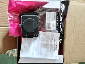 Колодка Volsten S1-M1Z Black штепс. с защит. крышкой каучук. 1 местн. чёрн. с/з IP44  