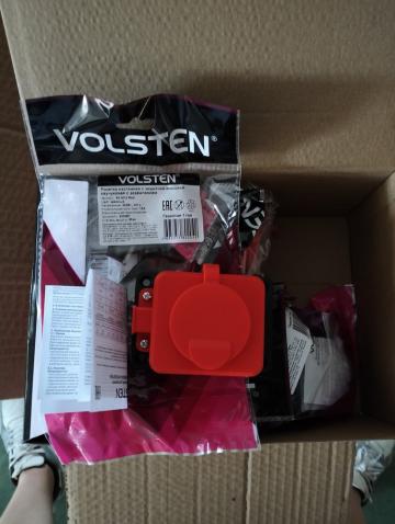 Колодка Volsten S1-M1Z Red штепс. с защит. крышкой каучук. 1 местн. красн. с/з IP44