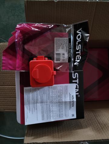 Колодка Volsten S1-M1Z Red штепс. с защит. крышкой каучук. 1 местн. красн. с/з IP44