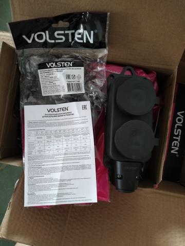 Колодка Volsten S1-M2Z Black штепс. с защит. крышкой каучук. 2-х местн. чёрн. с/з IP44