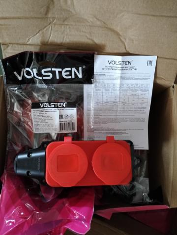 Колодка Volsten S1-M2Z Red штепс. с защит. крышкой каучук. 2-х местн. красн. с/з IP44 