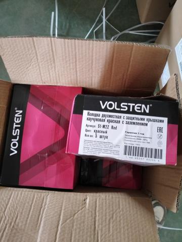 Колодка Volsten S1-M2Z Red штепс. с защит. крышкой каучук. 2-х местн. красн. с/з IP44 