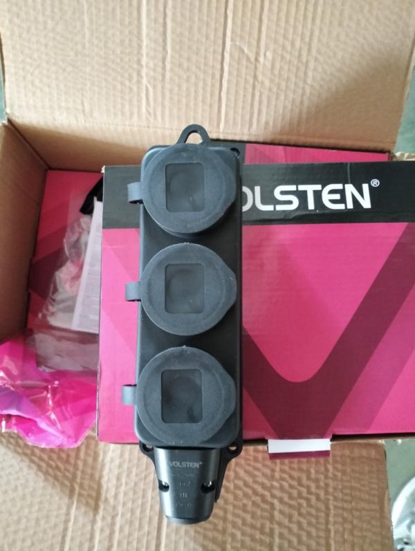 Колодка Volsten S1-M3Z Black штепс. с защит. крышкой каучук. 3-х мест. чёрн. с/з IP44