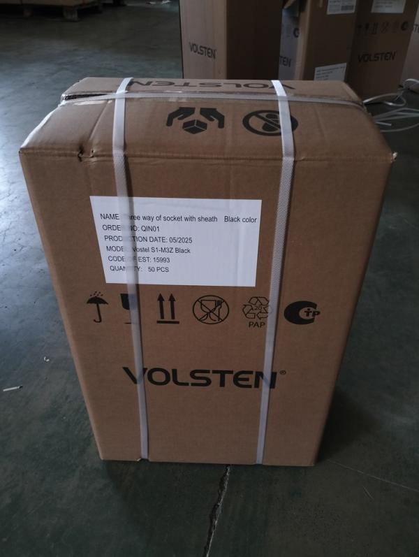 Колодка Volsten S1-M3Z Black штепс. с защит. крышкой каучук. 3-х мест. чёрн. с/з IP44
