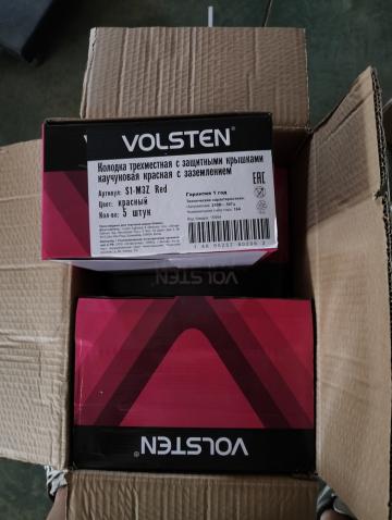 Колодка Volsten S1-M3Z Red штепс. с защит. крышкой каучук. 3-х мест. красн. с/з IP44 