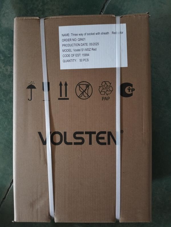 Колодка Volsten S1-M3Z Red штепс. с защит. крышкой каучук. 3-х мест. красн. с/з IP44 