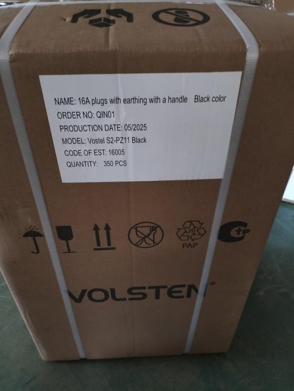  Вилка Volsten S2-PZ11 Black угловая с кольцом белая с заземляющим контактом 16А